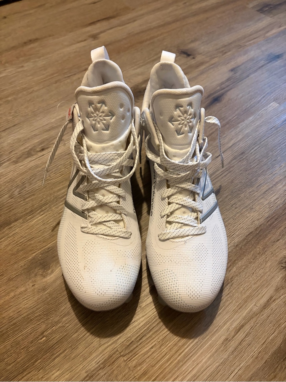 Men’s new balance freeze 4 lacrosse cleats size 10W never worn.